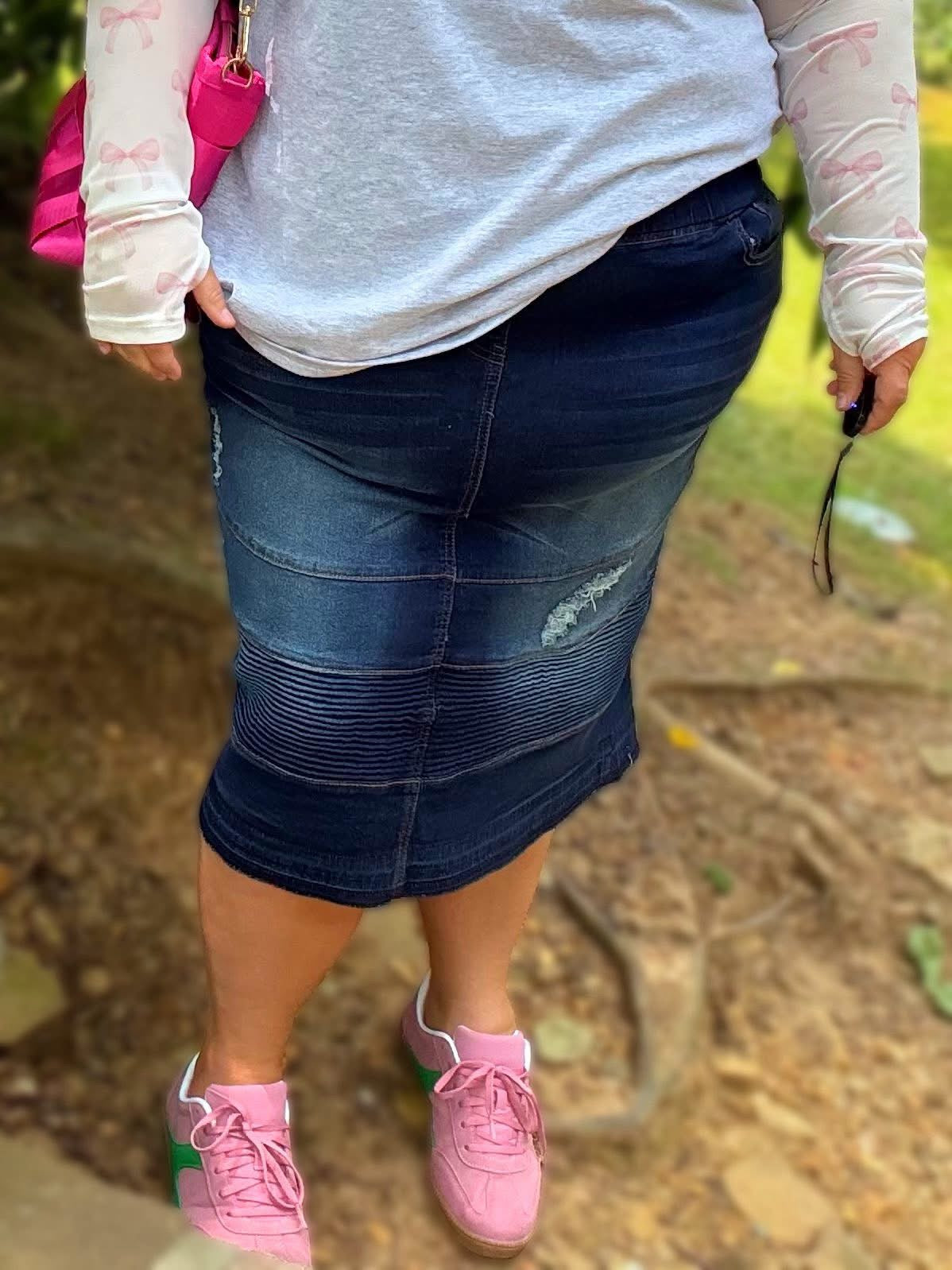 Daphne• Dark Wash Elastic Denim