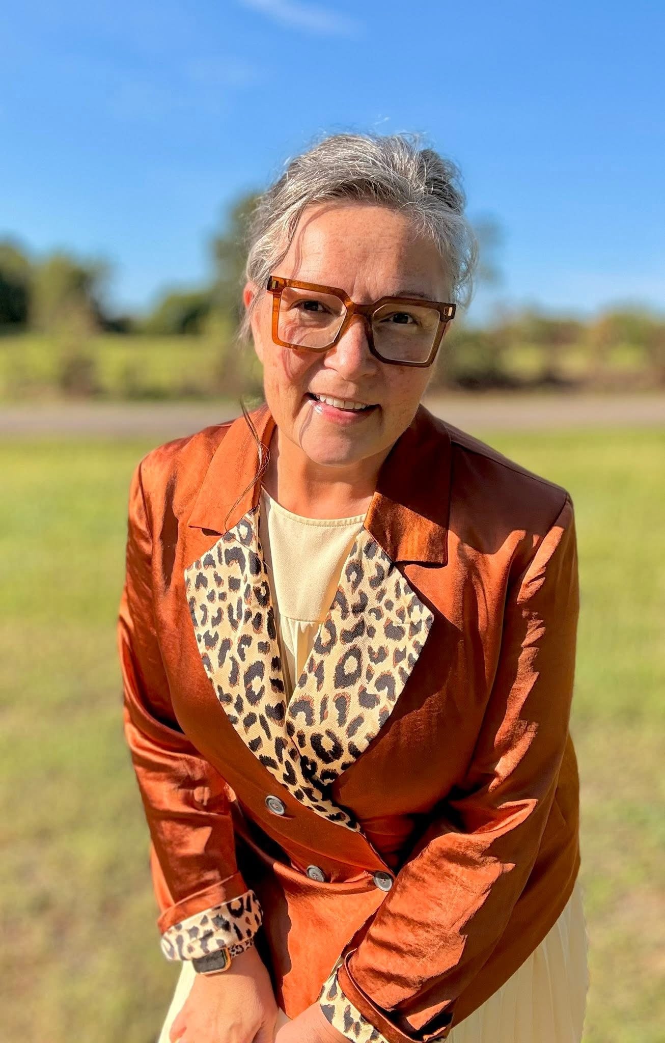 Solid satin blazer with leopard print lined