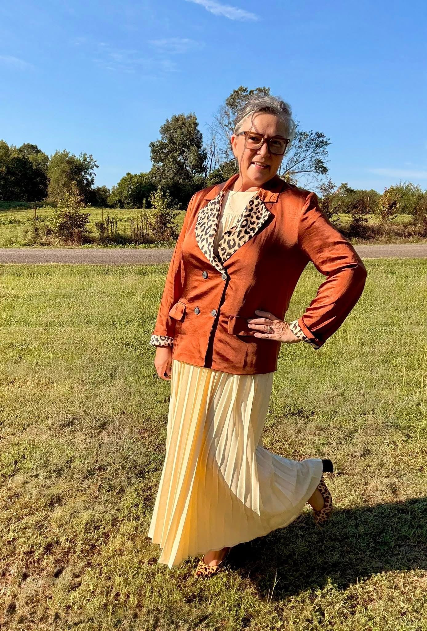 Solid satin blazer with leopard print lined