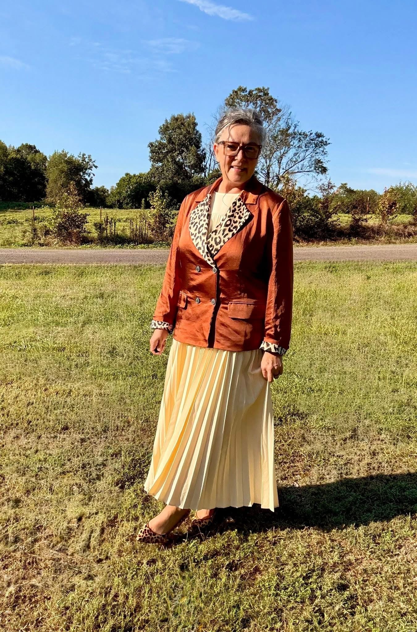 Solid satin blazer with leopard print lined