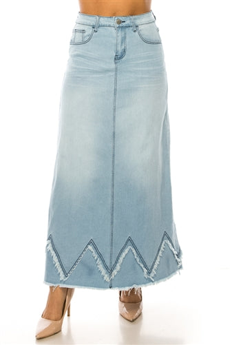 Zigzag-Patterned Hem
frayed Edges Denim
